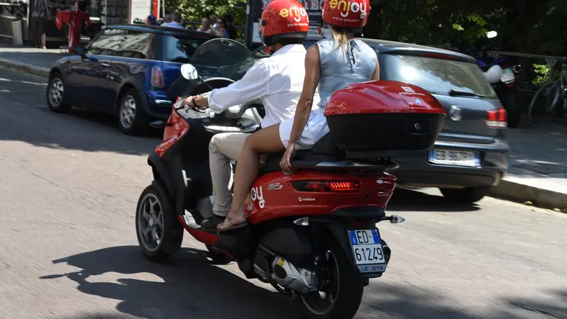 Scooter sharing Enjoy: la prova a Milano