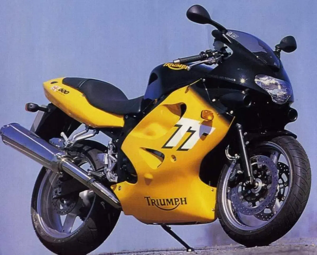 Cover Carbonio TT600 Triumph (4)