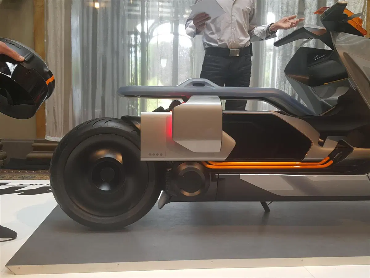 Concept Link: l’evoluzione scooter secondo BMW Motorrad (8)