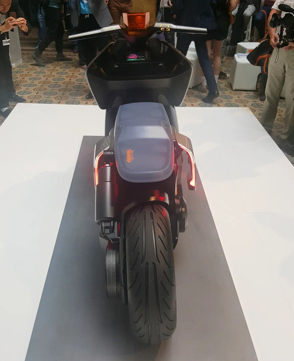 Concept Link: l’evoluzione scooter secondo BMW Motorrad (3)