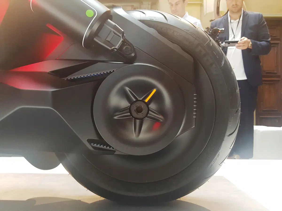 Concept Link: l’evoluzione scooter secondo BMW Motorrad (4)