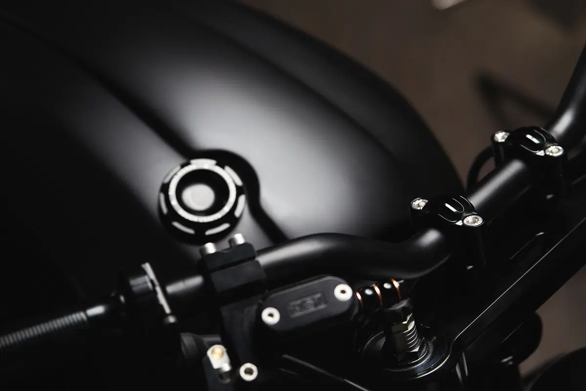 Yamaha XJR 1300 “Guerilla Four” (13)