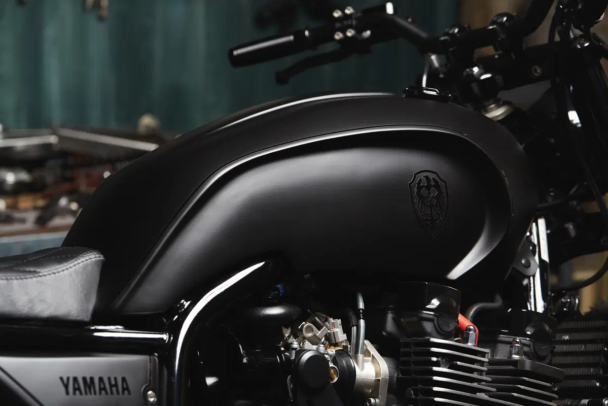 Yamaha XJR 1300 “Guerilla Four” (11)