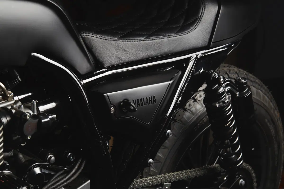 Yamaha XJR 1300 “Guerilla Four” (17)