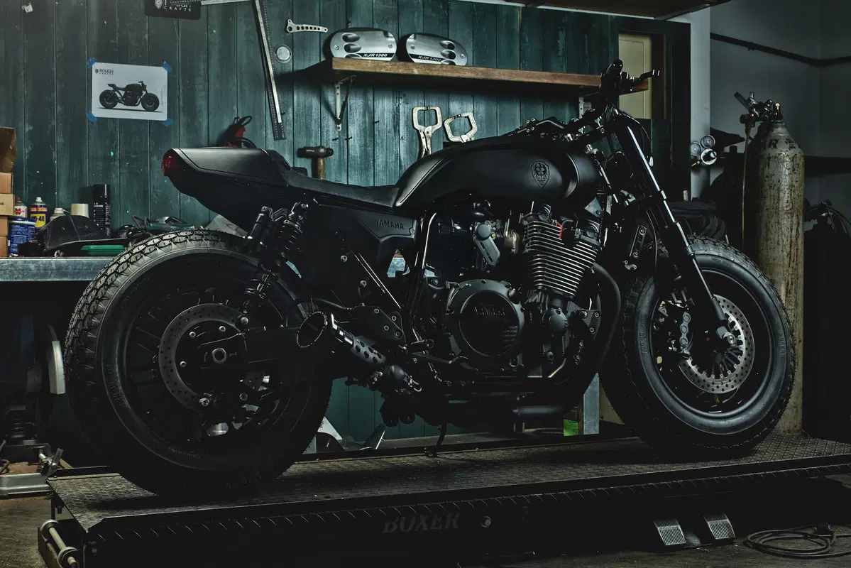 Yamaha XJR 1300 “Guerilla Four” (5)