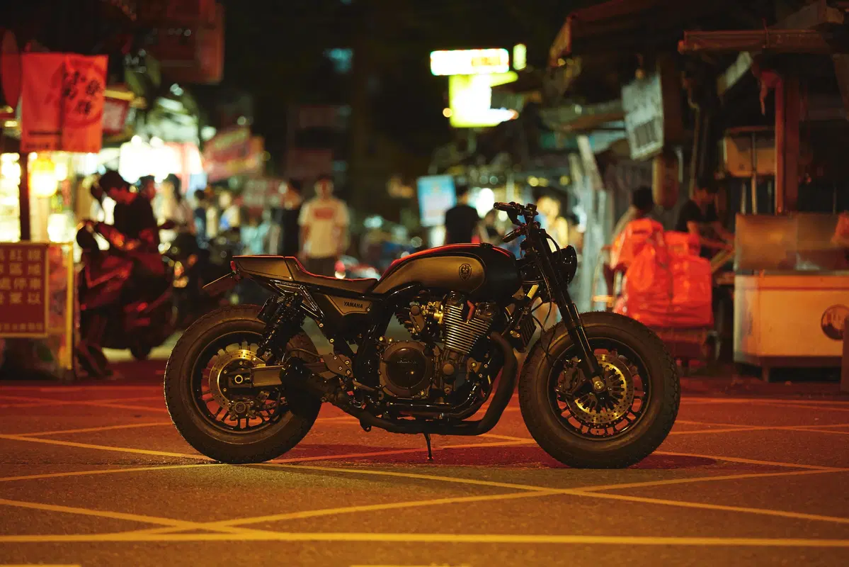 Yamaha XJR 1300 “Guerilla Four” (4)