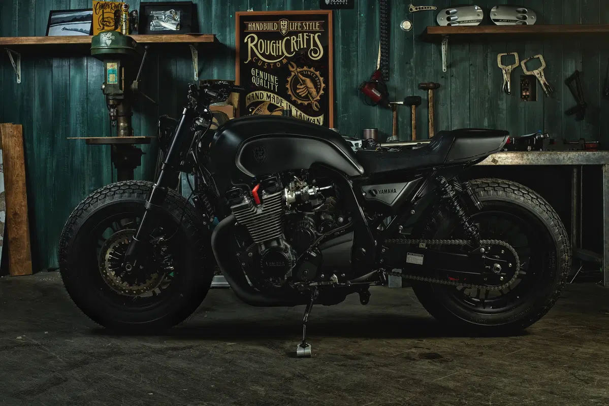 Yamaha XJR 1300 “Guerilla Four” (7)