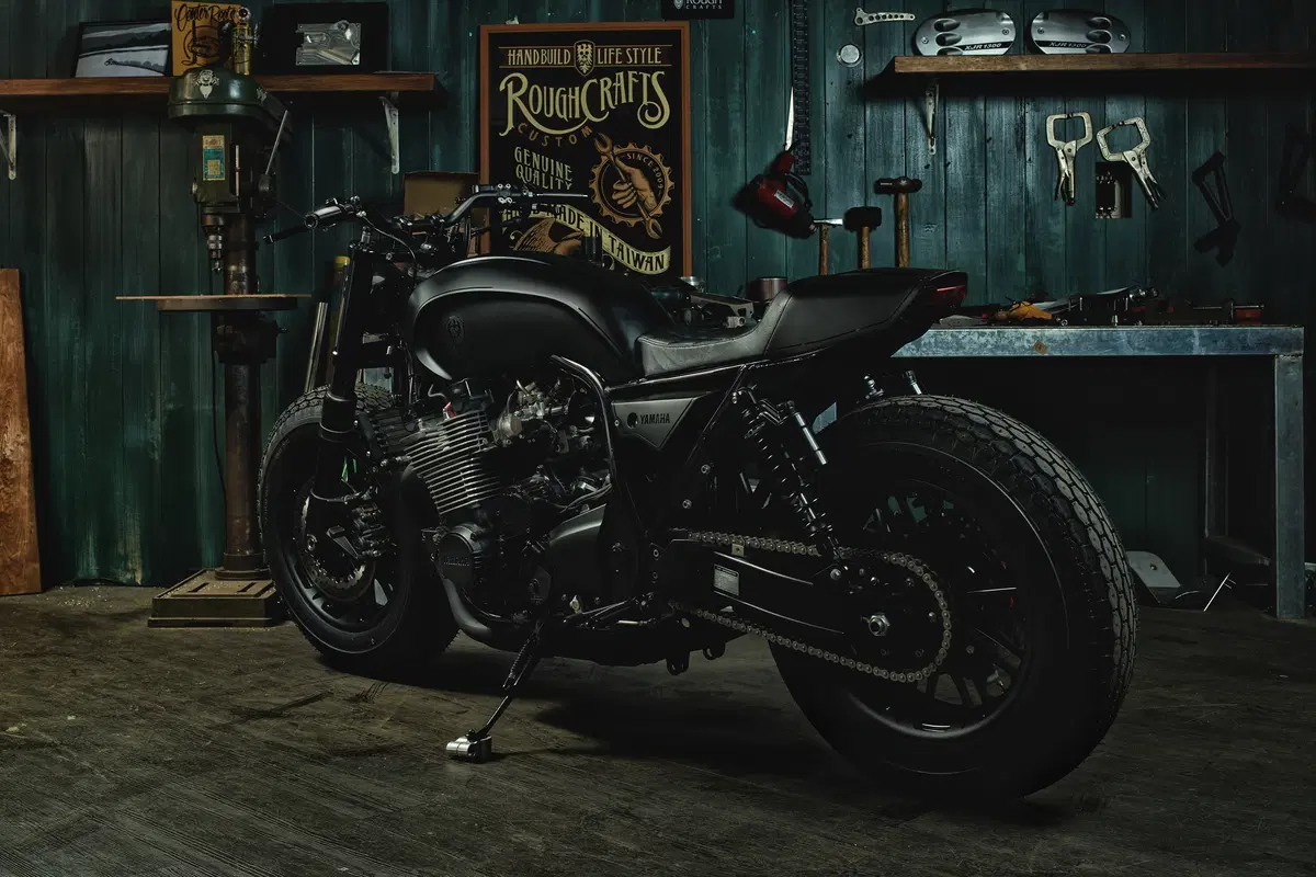 Yamaha XJR 1300 “Guerilla Four” (8)