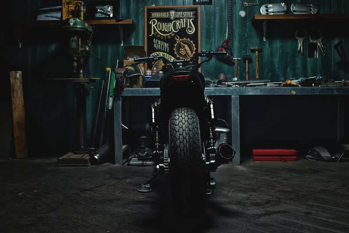 Yamaha XJR 1300 “Guerilla Four” (9)