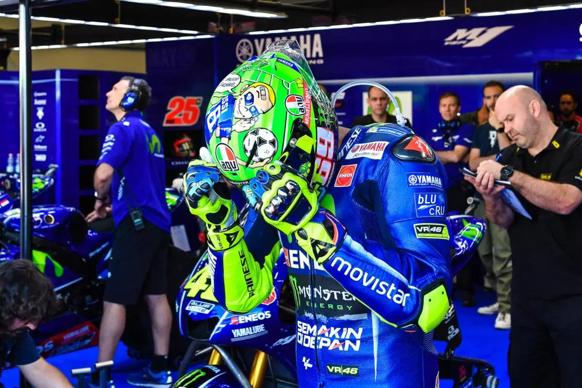 Il casco speciale di Rossi: 'C'è solo un capitano' (13)