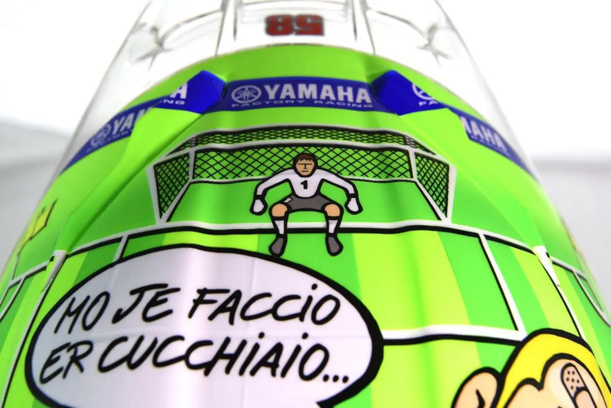 Il casco speciale di Rossi: 'C'è solo un capitano' (5)