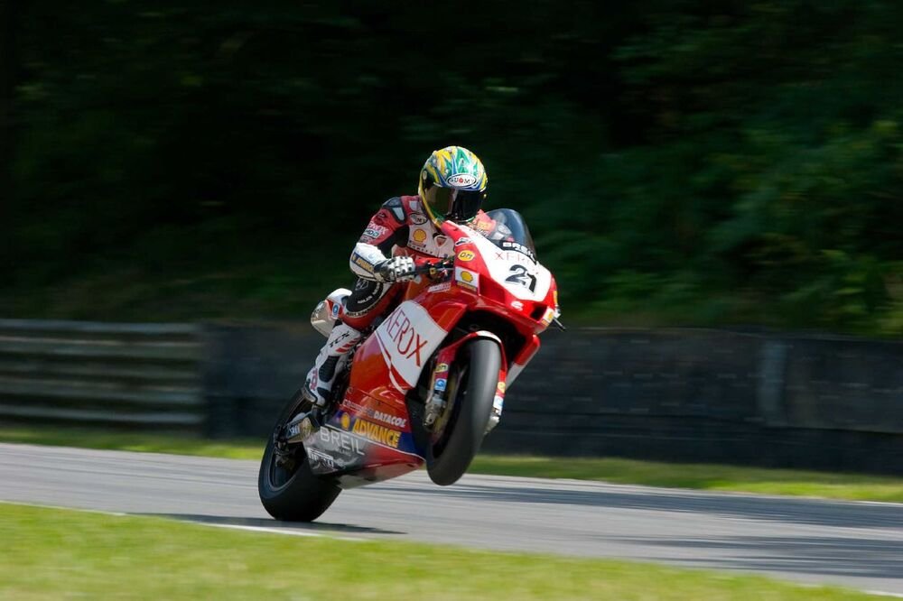 Troy Bayliss sulla Ducati 999 nel 2007