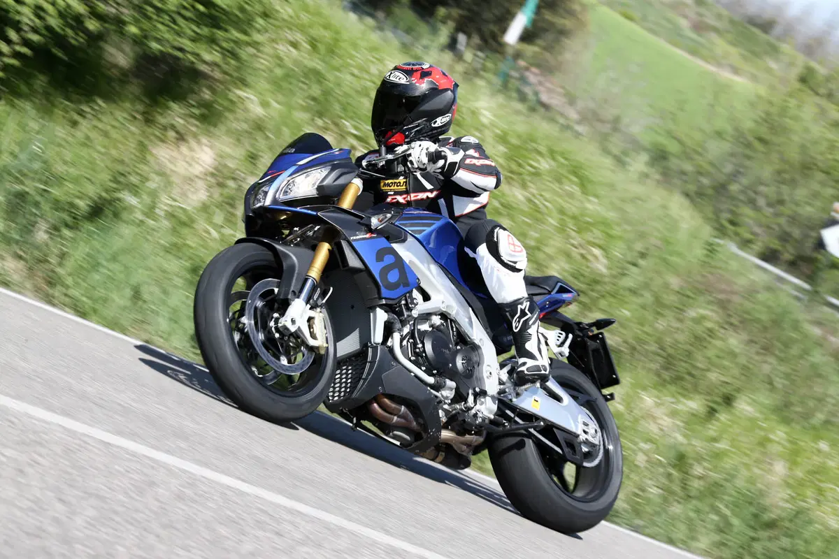 Aprilia Tuono V4 1100 RR / V4 1100 Factory