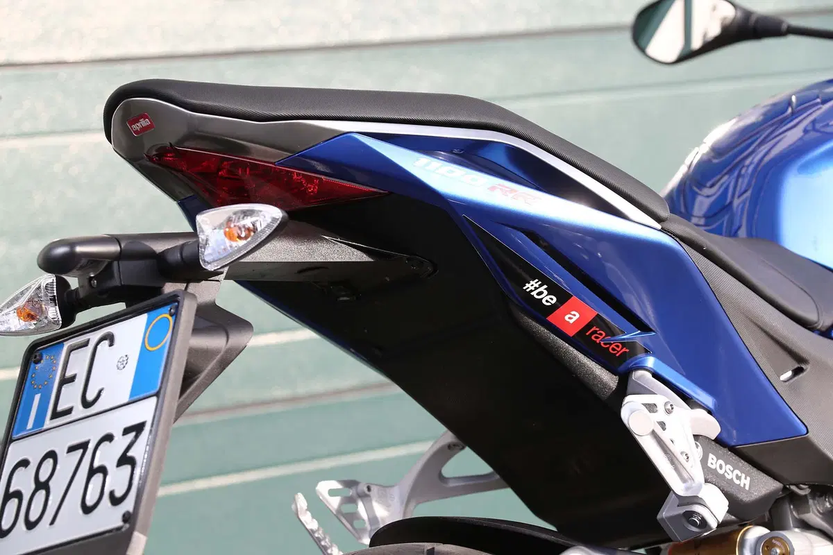 Aprilia Tuono V4 1100 RR / V4 1100 Factory (34)