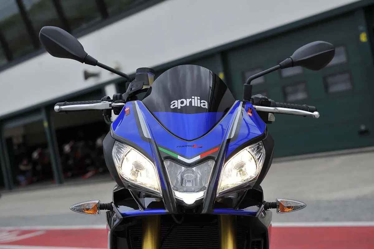 Aprilia Tuono V4 1100 RR / V4 1100 Factory (29)