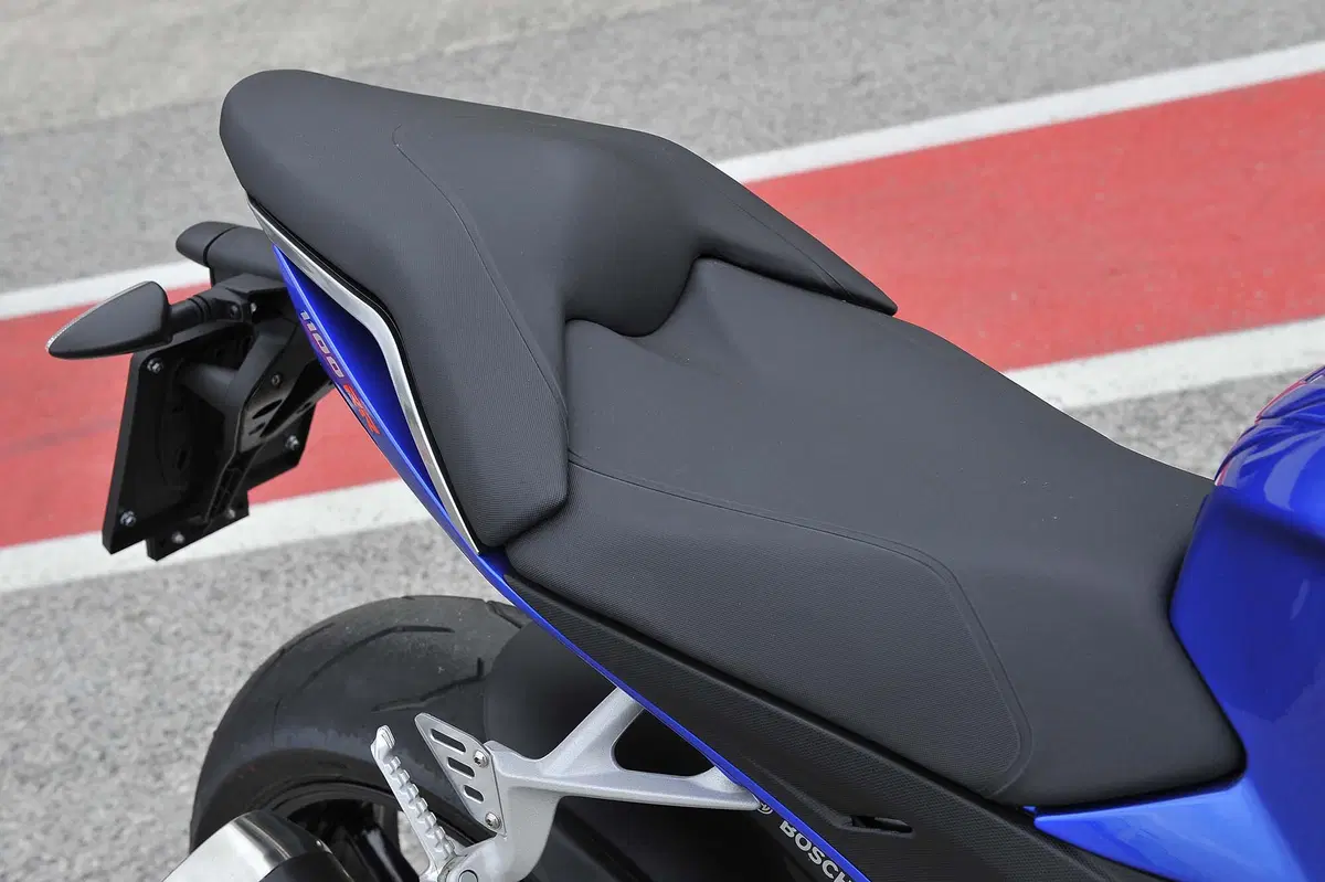 Aprilia Tuono V4 1100 RR / V4 1100 Factory (36)