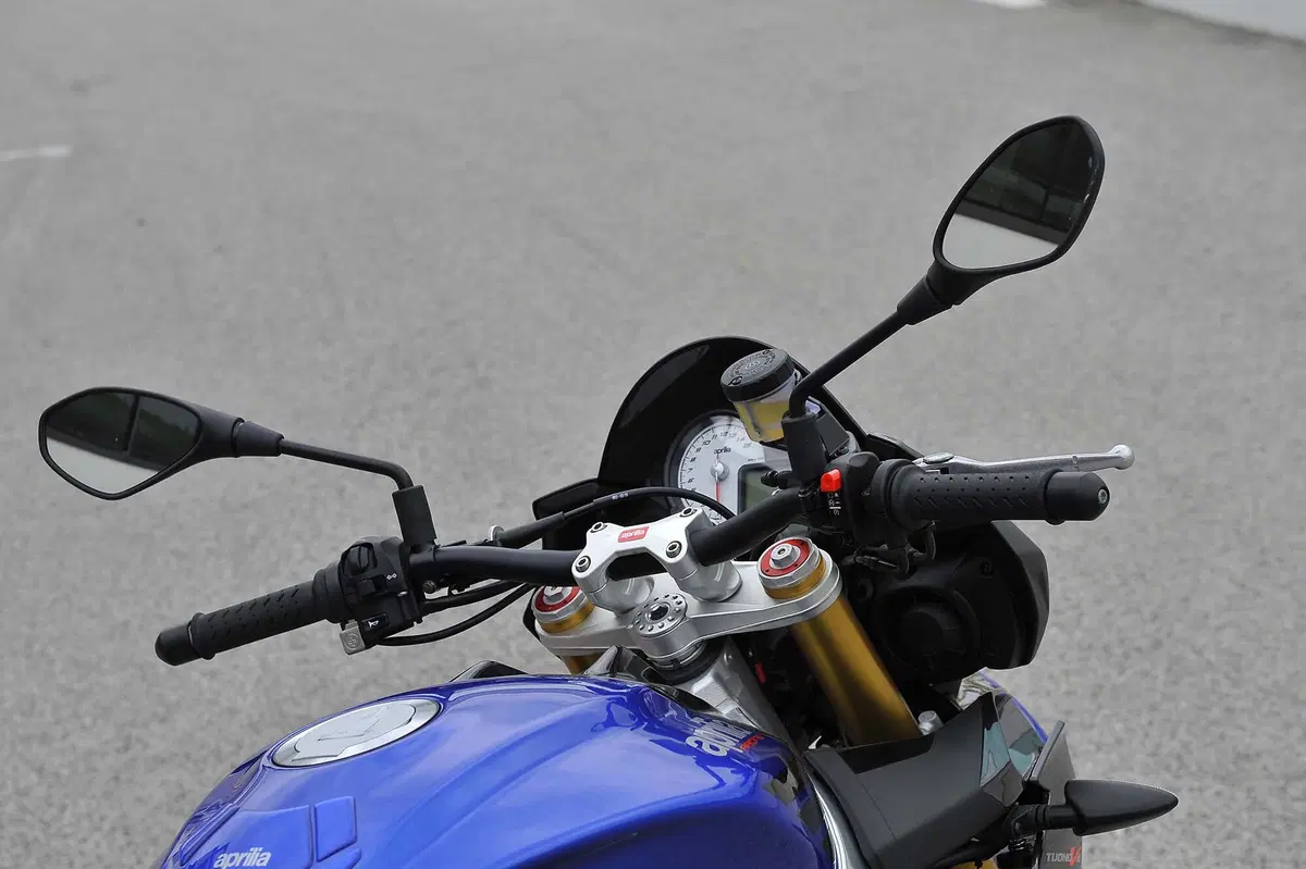 Aprilia Tuono V4 1100 RR / V4 1100 Factory (40)