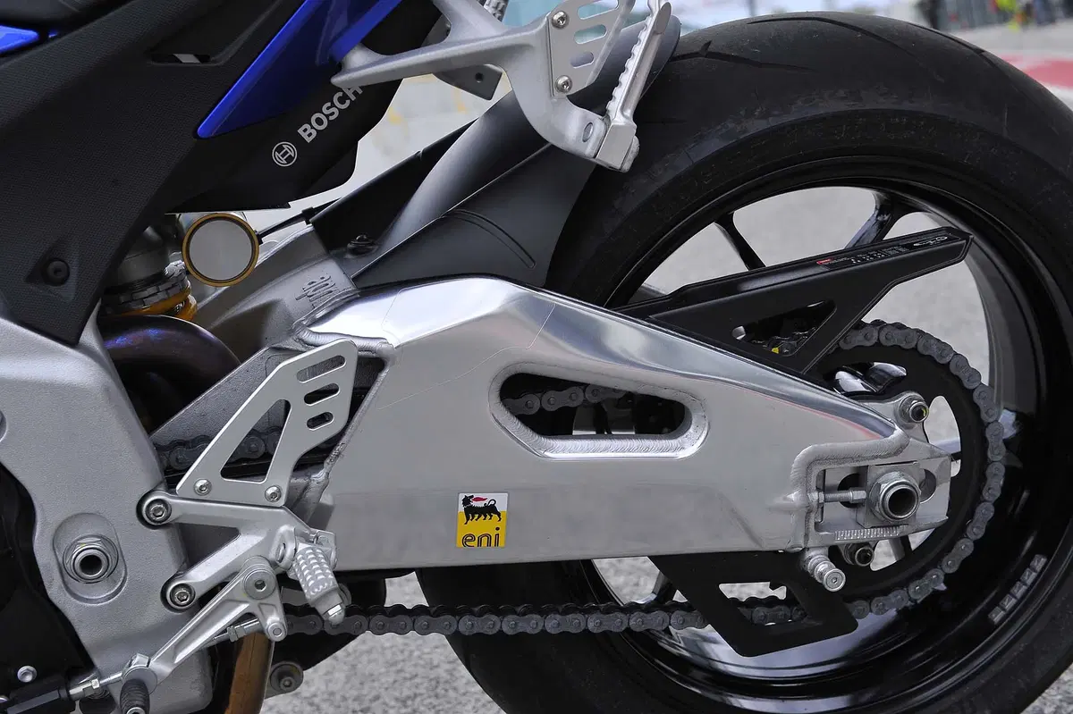 Aprilia Tuono V4 1100 RR / V4 1100 Factory (44)