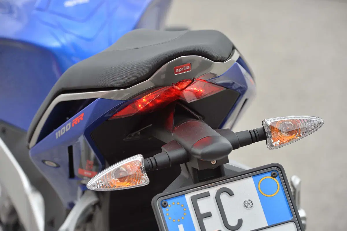 Aprilia Tuono V4 1100 RR / V4 1100 Factory (35)