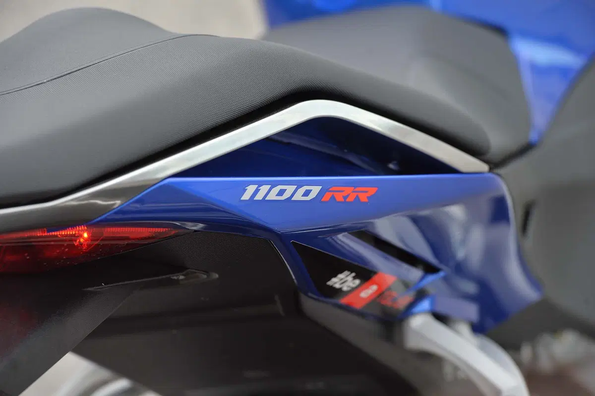 Aprilia Tuono V4 1100 RR / V4 1100 Factory (4)
