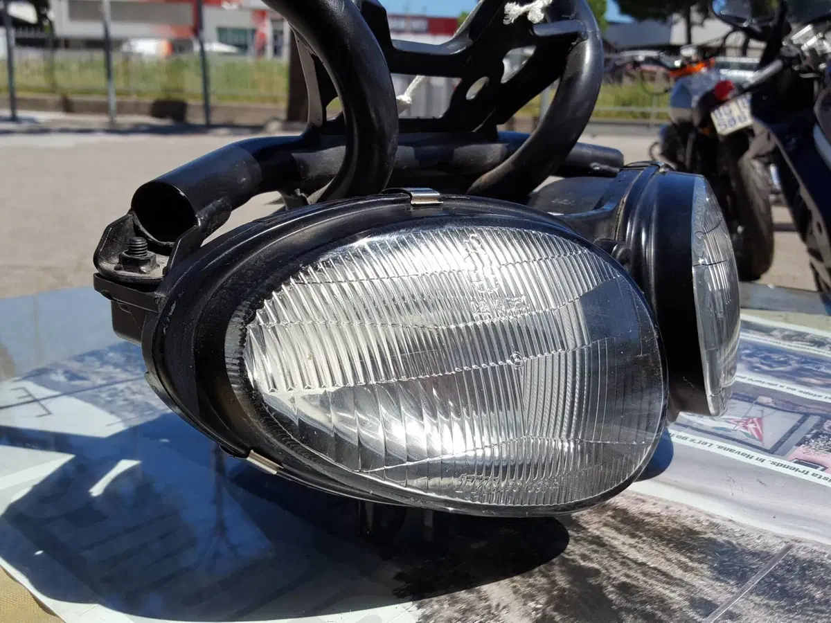 Gruppo Fari Sprint RS955i Triumph (2)