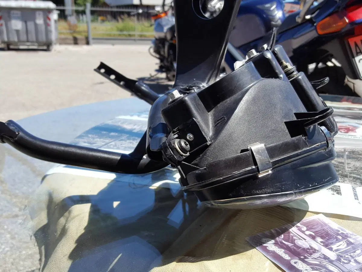 Gruppo Fari Sprint RS955i Triumph (5)