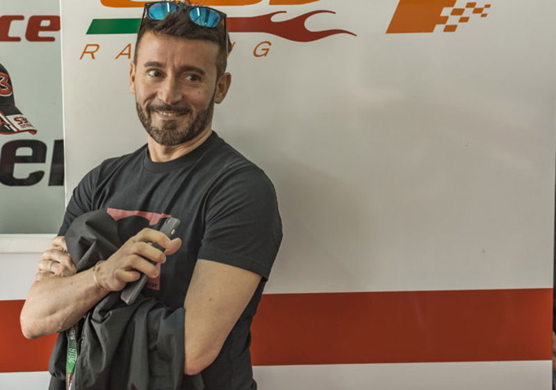 Max Biaggi, incidente con la Supermotard. Non &egrave; grave