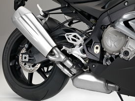 Il particolare raccordo del terminale di scarico BMW S 1000 RR