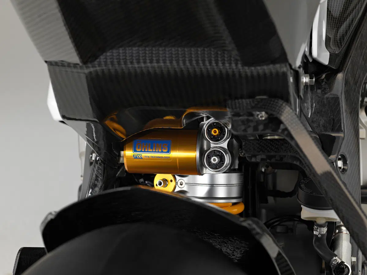 BMW HP4 Race - Potere al carbonio (2)
