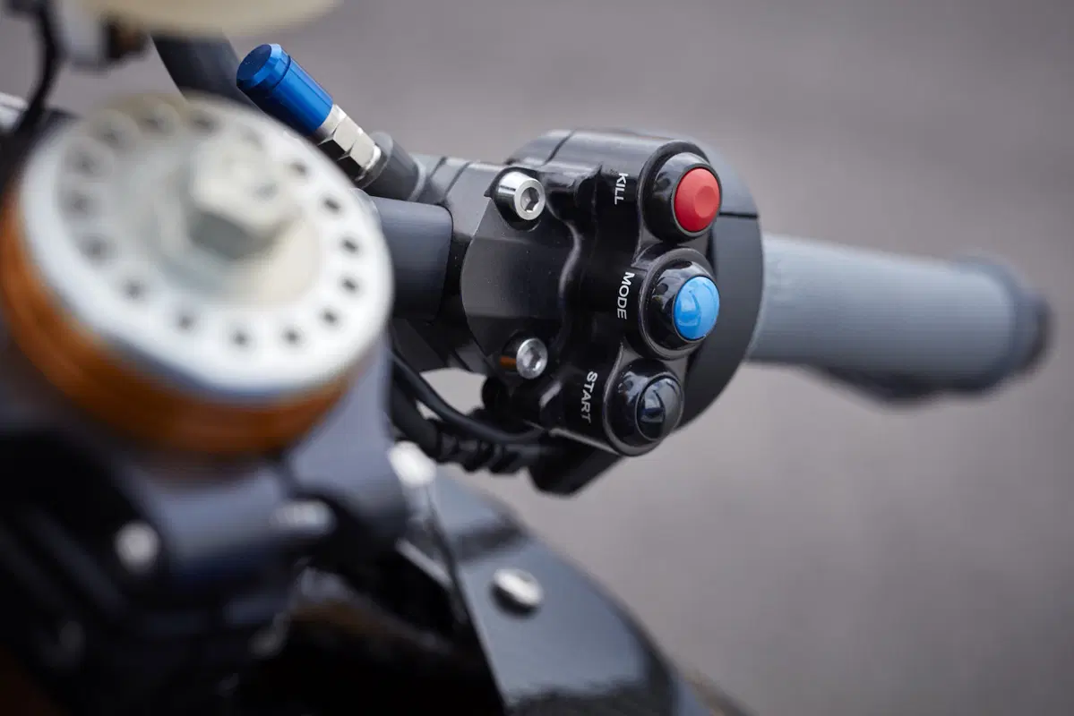 BMW HP4 Race - Potere al carbonio (3)