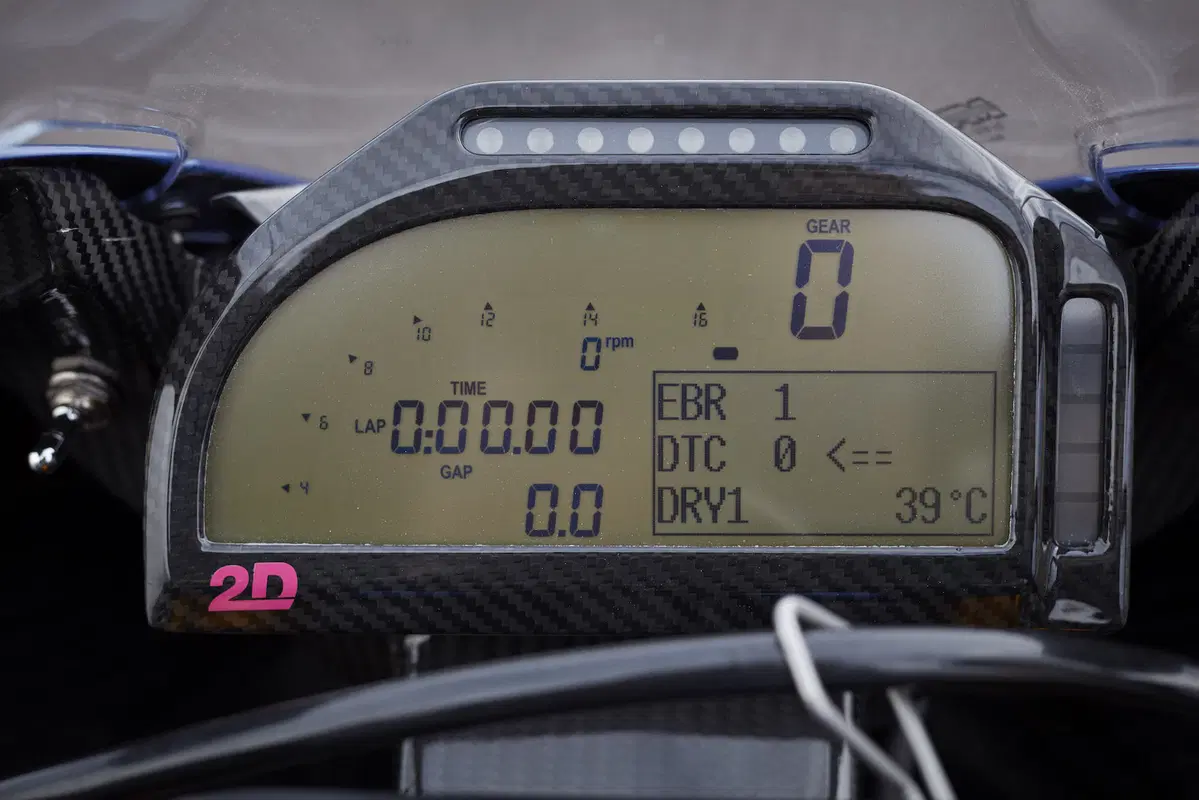 BMW HP4 Race - Potere al carbonio (4)