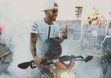 Hamilton: «Io come Valentino Rossi? Lusingato. E in futuro potrei anche correre in moto»