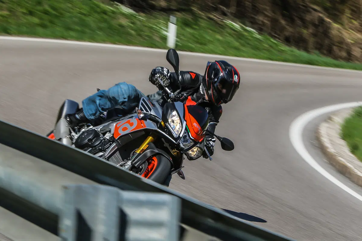 Aprilia Tuono V4 1100 Factory (3)