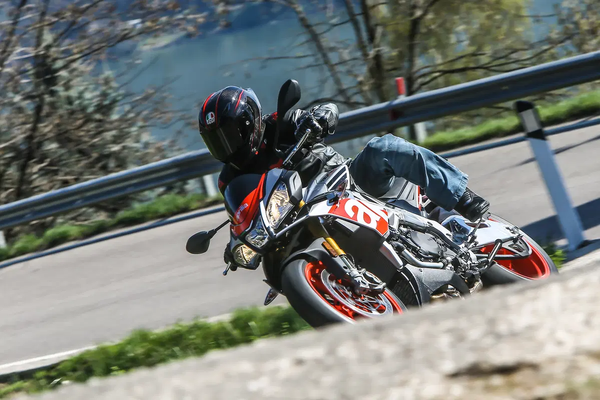 Aprilia Tuono V4 1100 Factory (4)