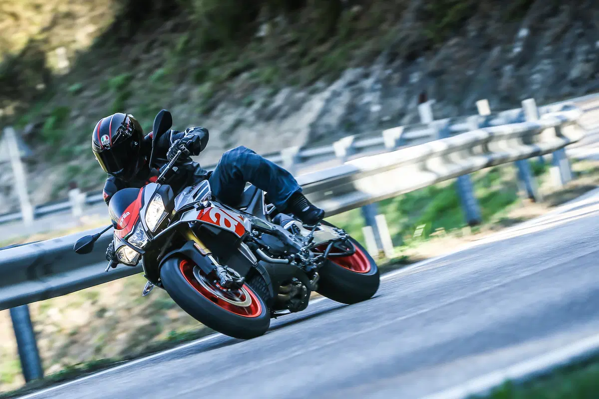 Aprilia Tuono V4 1100 Factory (5)