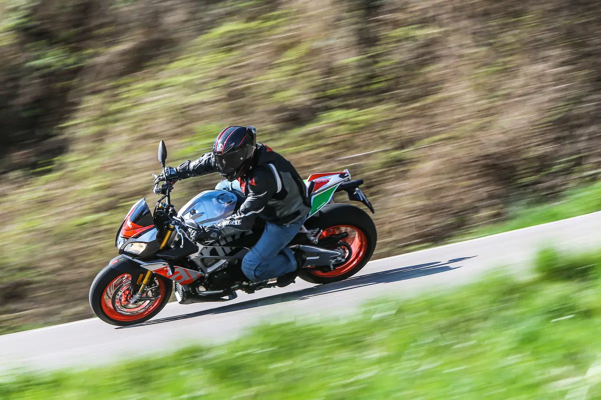 Aprilia Tuono V4 1100 Factory (6)