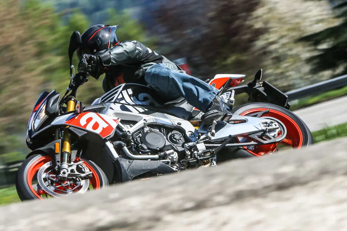 Aprilia Tuono V4 1100 Factory (10)