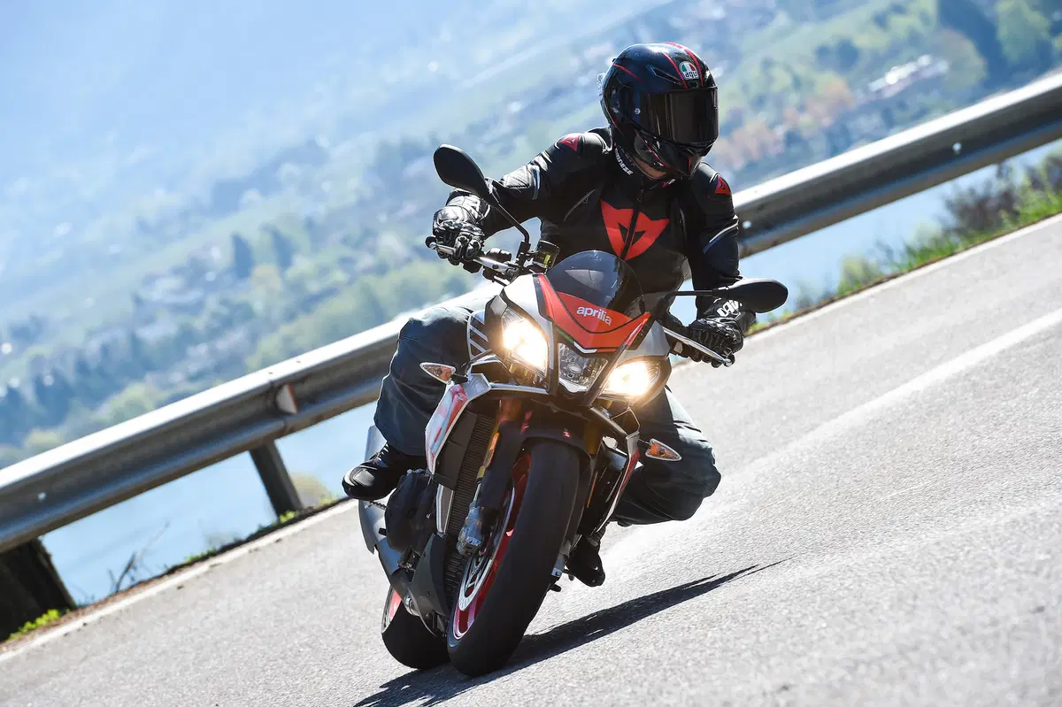Aprilia Tuono V4 1100 Factory (9)