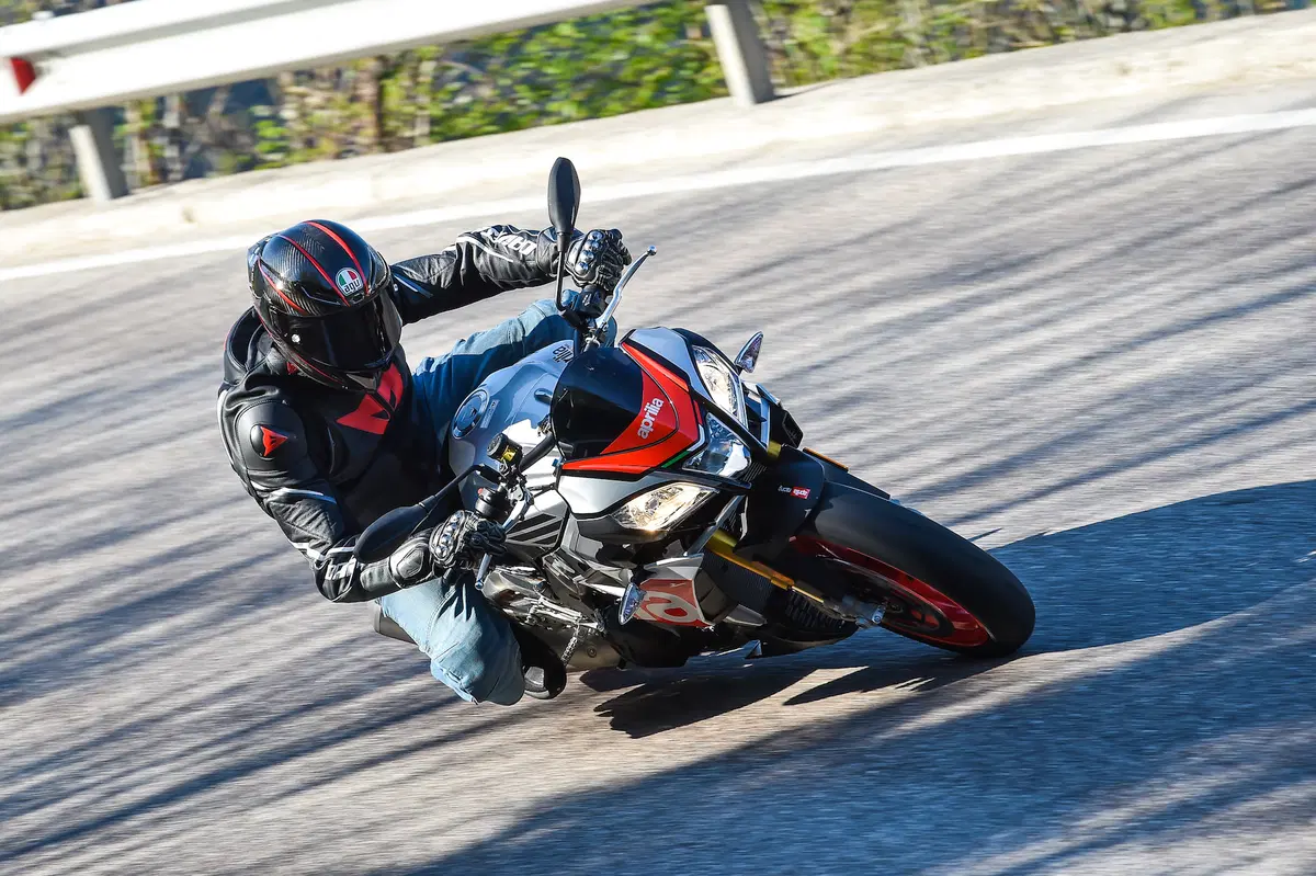 Aprilia Tuono V4 1100 Factory (11)