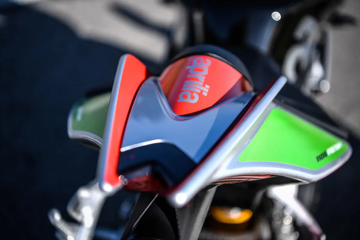 Aprilia Tuono V4 1100 Factory (4)
