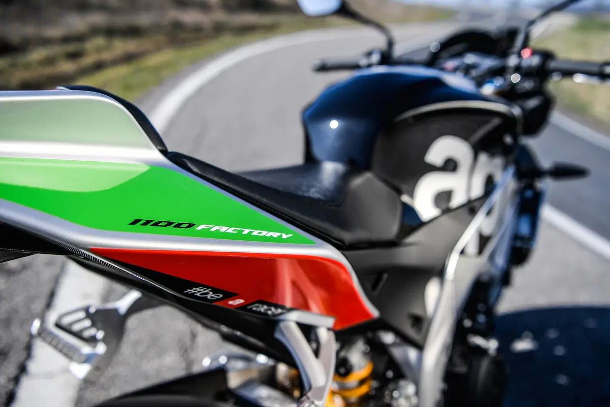 Aprilia Tuono V4 1100 Factory (12)
