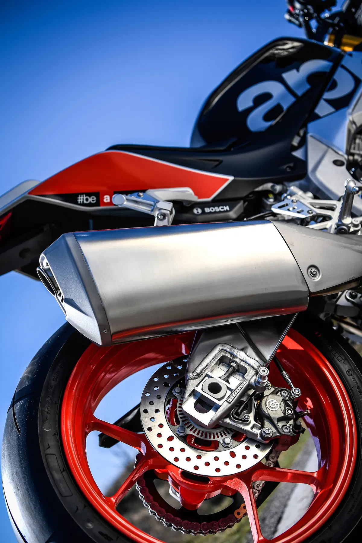Aprilia Tuono V4 1100 Factory (14)