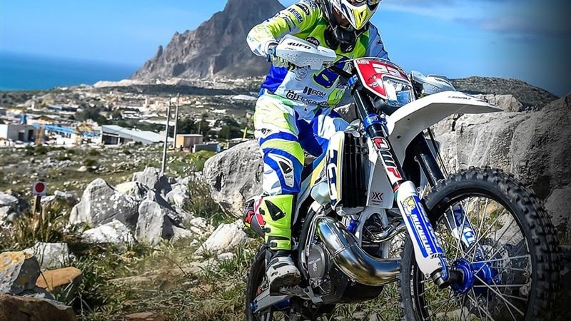 La passione per la moto nel video Airoh con Thomas Oldrati