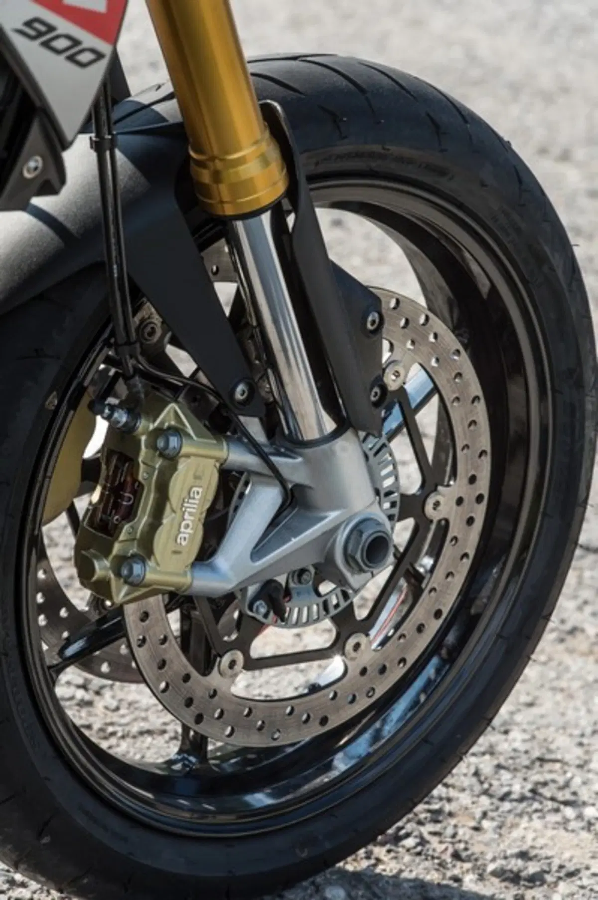 Aprilia Dorsoduro 900 (6)