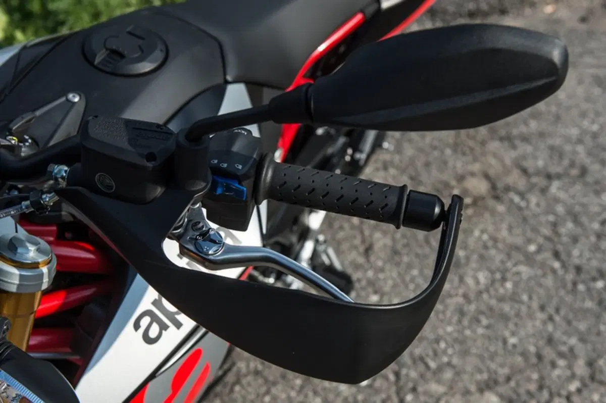Aprilia Dorsoduro 900 (10)
