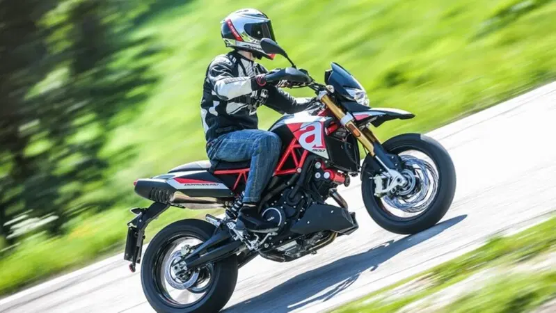 Aprilia Dorsoduro 900
