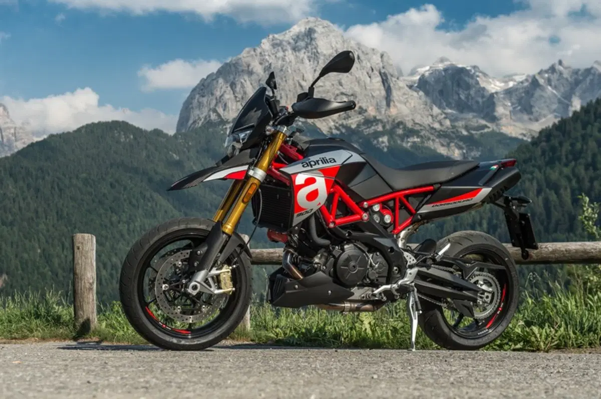 Aprilia Dorsoduro 900 (5)