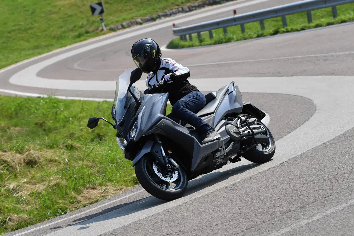 Kymco AK 550 (4)