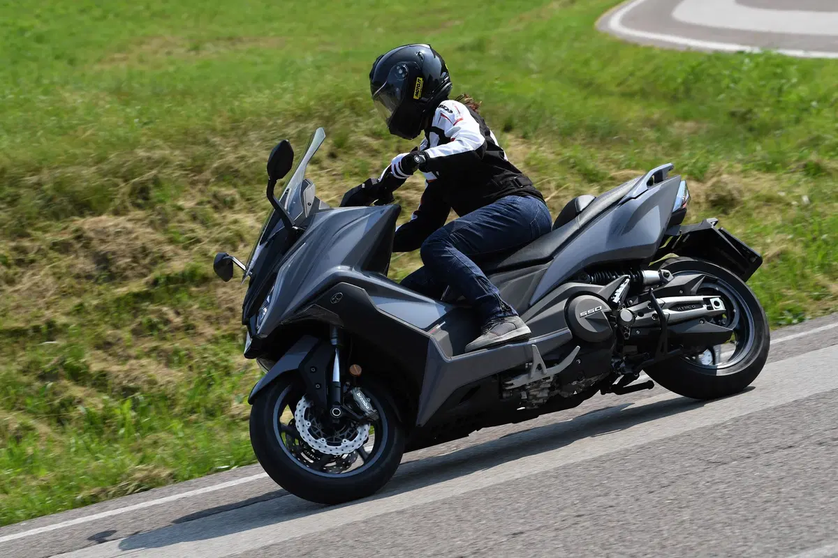 Kymco AK 550 (7)