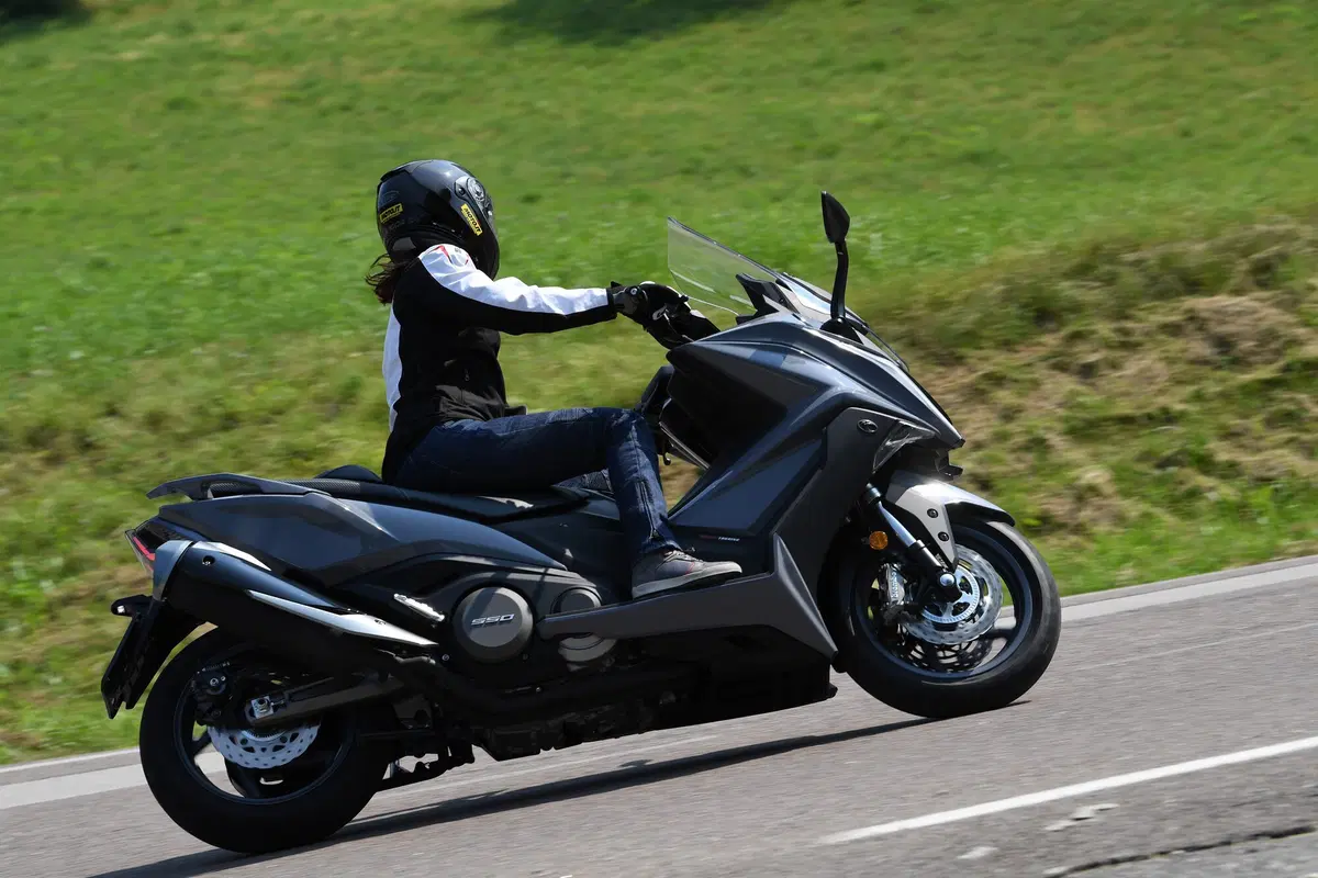 Kymco AK 550 (8)